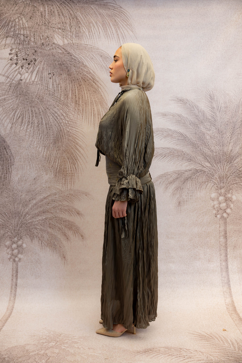 Soft Crushed Skirt with External Belt in Olive