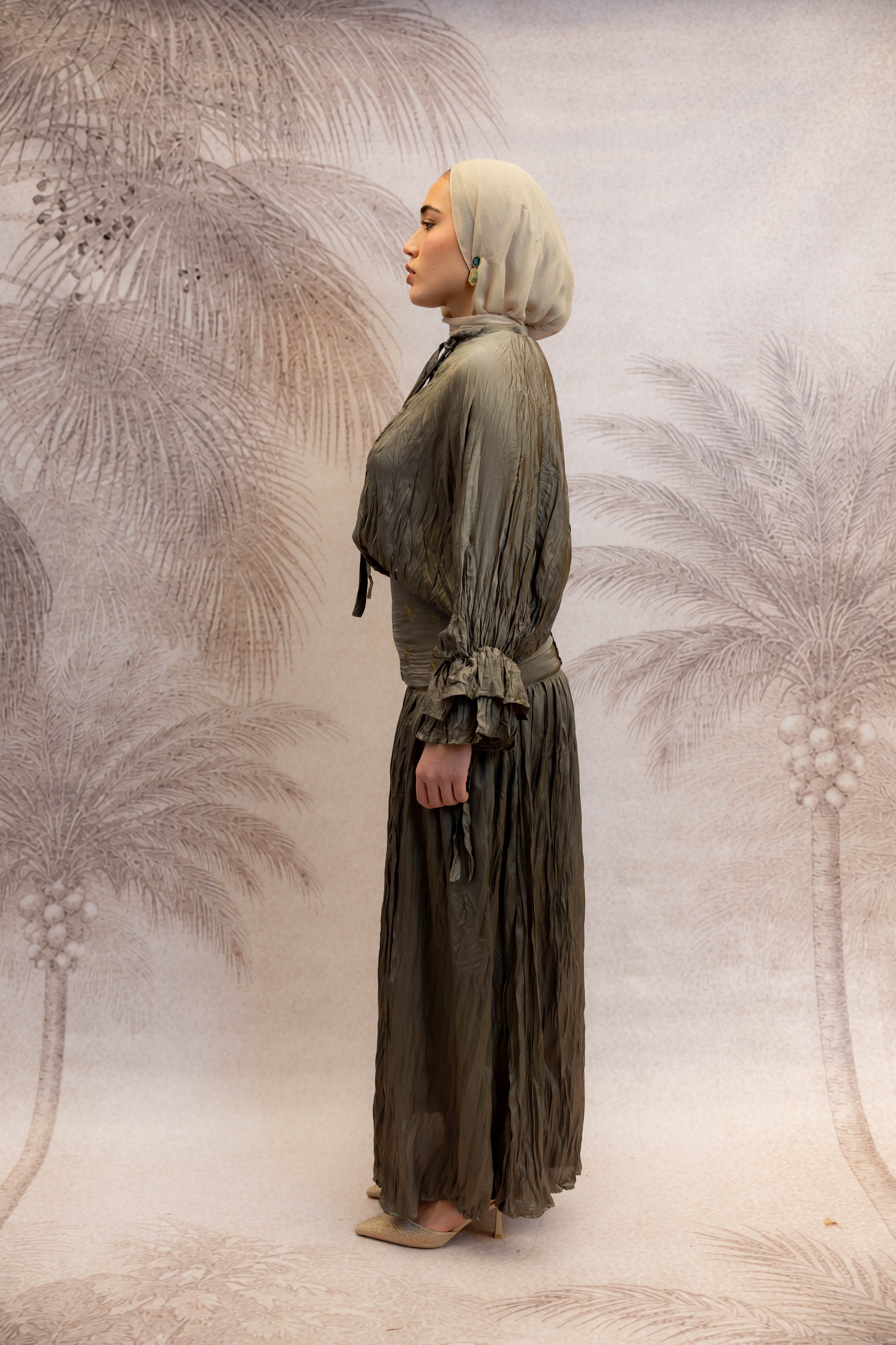 Soft Crushed Skirt with External Belt in Olive